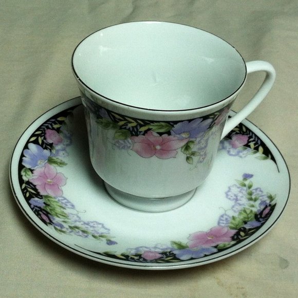 Vintage Chinese Porcelain Floral Pattern Tea Cup and Saucer - Picture 5 of 8